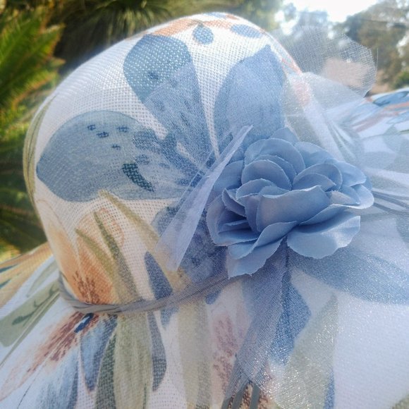 BEAUTIFUL WHITE FLORAL SUN HAT W/LARGE BRIM!! - Picture 5 of 5